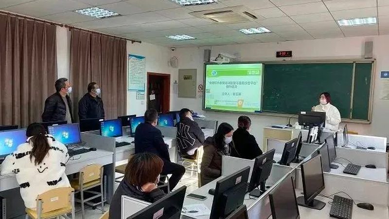 注册消防工程师培训的收费标准通常由以下几个部分构成：