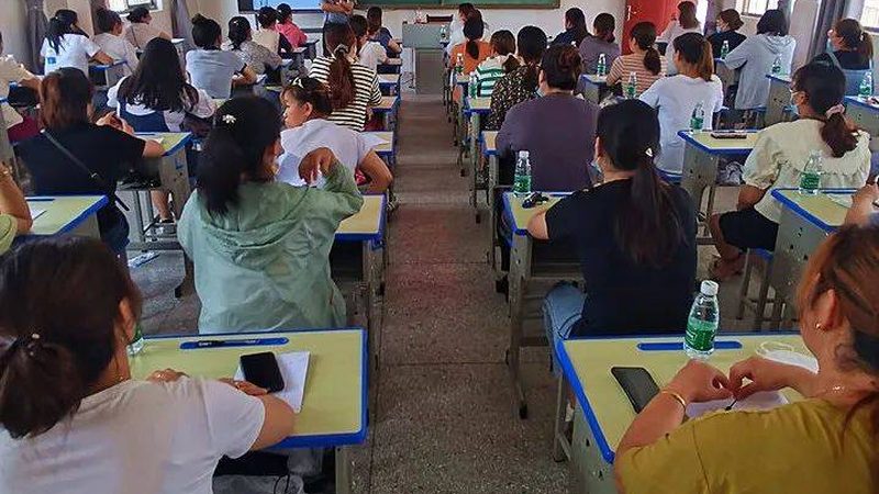 小标题：考研辅导老师，你的“良师益友