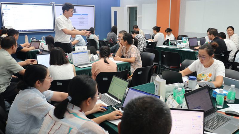 小标题：一、费用构成解析